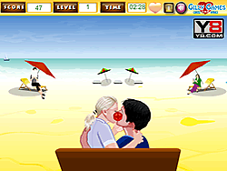 Bacio moderno sulla spiaggia