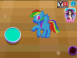 Rainbow Dash kookt M en M taart